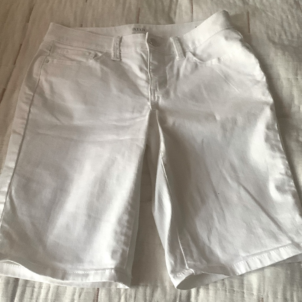 White denim Bermuda shorts